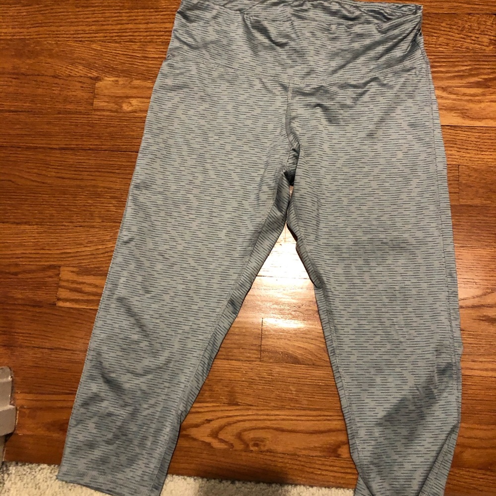 Women’s champion cropped leggings size L
